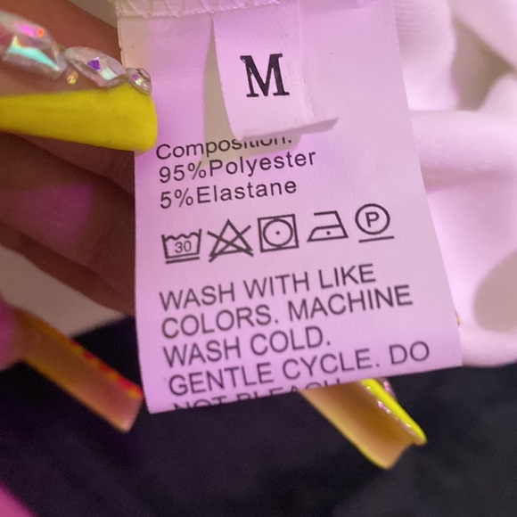 Woman’s white tank top - Picture 3 of 5